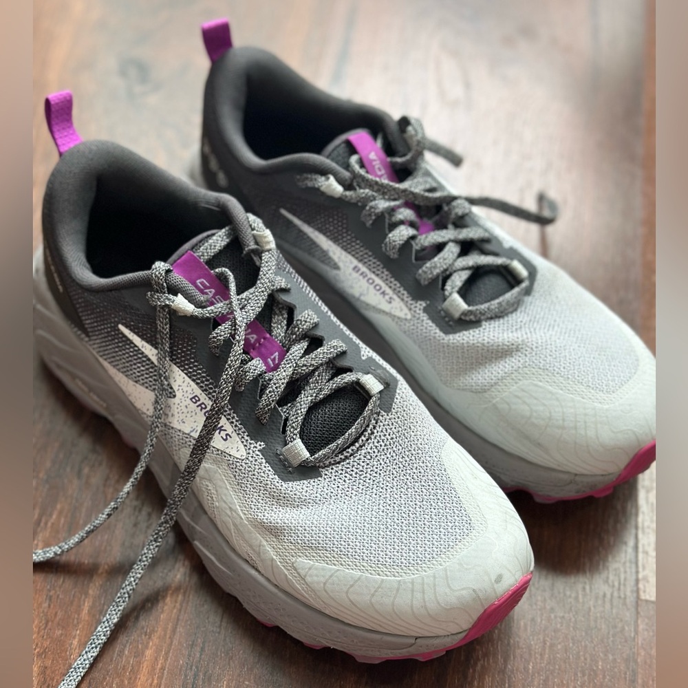 Brooks Cascadia 17 Women's Size 9.5 B Running Shoes Gray - Picture 2 of 10